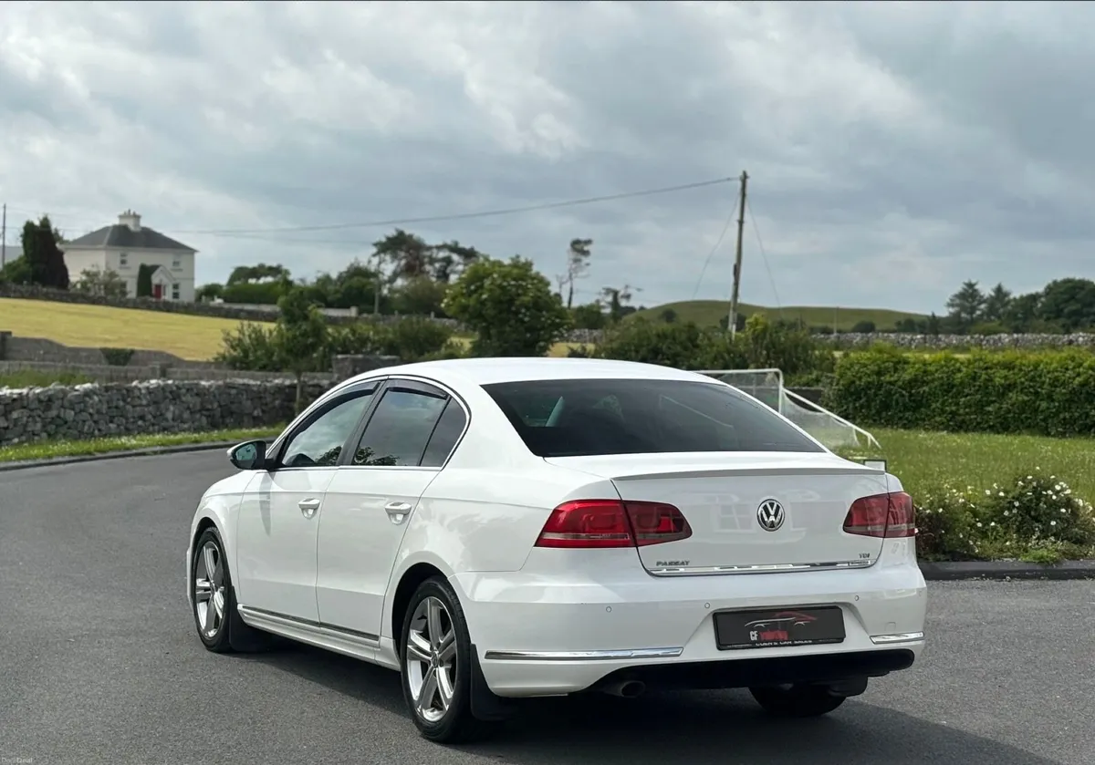 Volkswagen Passat 2014 - Image 2