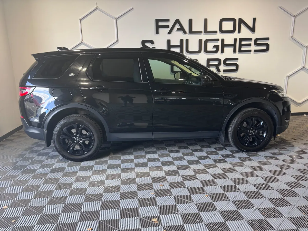 LAND ROVER DISCOVERY SPORT 2.0 D4E 7 SEATER - Image 4