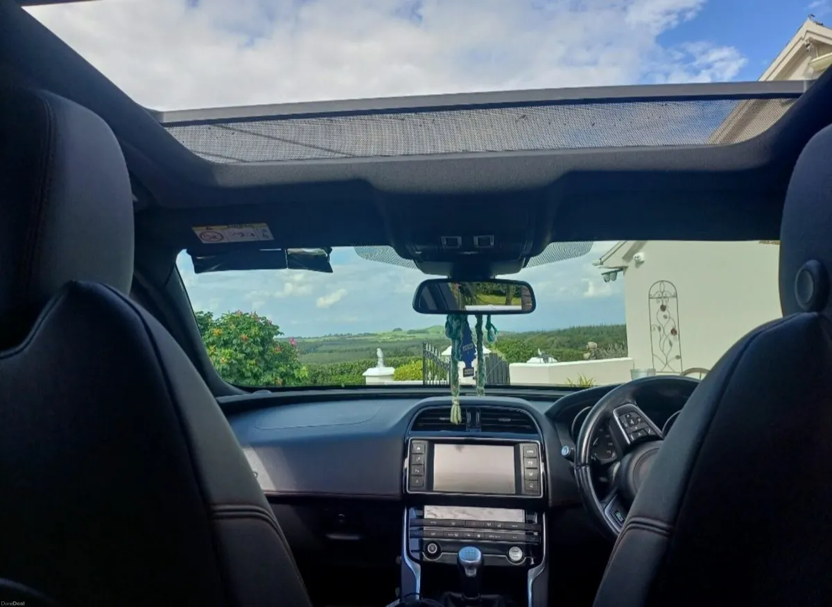 STUNNING **JAGUAR XE R SPORT** - Image 4