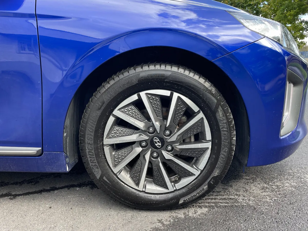 PREMIUM SE - AUTO - 38KW - LEATHER - APPLE PLAY - - Image 3