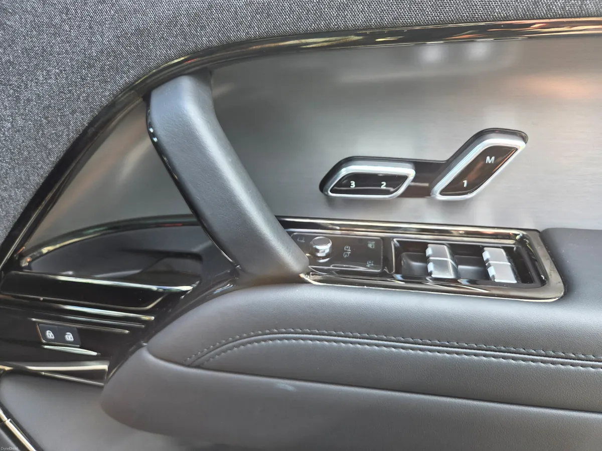 Land Rover Range Rover 2024 - Image 4