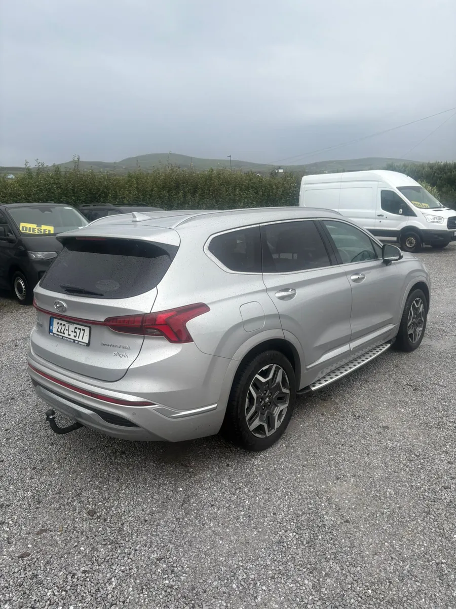 Hyundai Santa Fe 2022 7 seater - Image 2