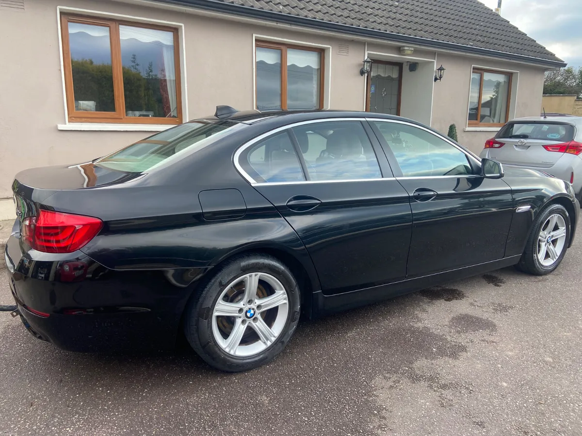 BMW 5-Series 2011 - Image 1