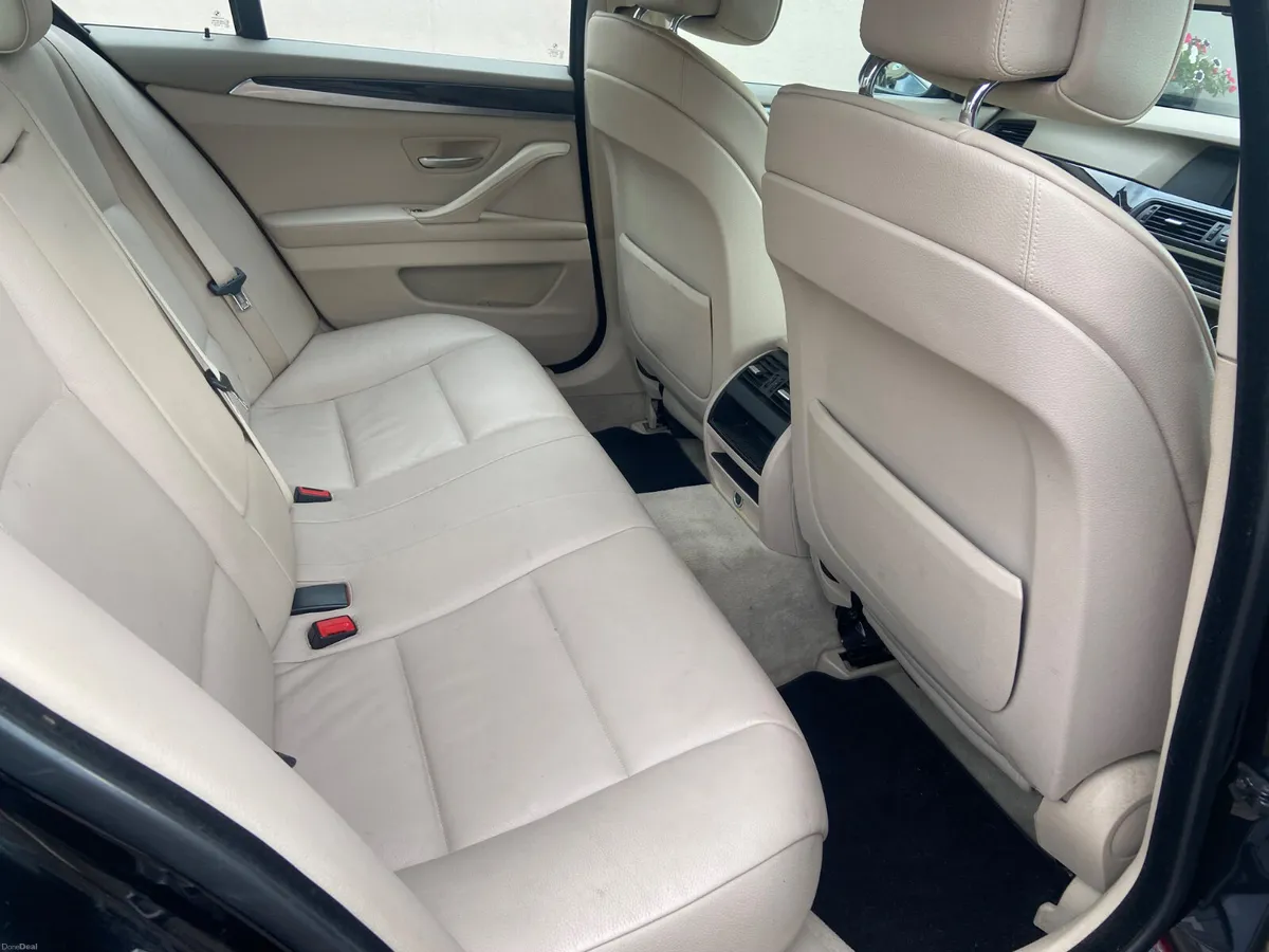 BMW 5-Series 2011 - Image 2