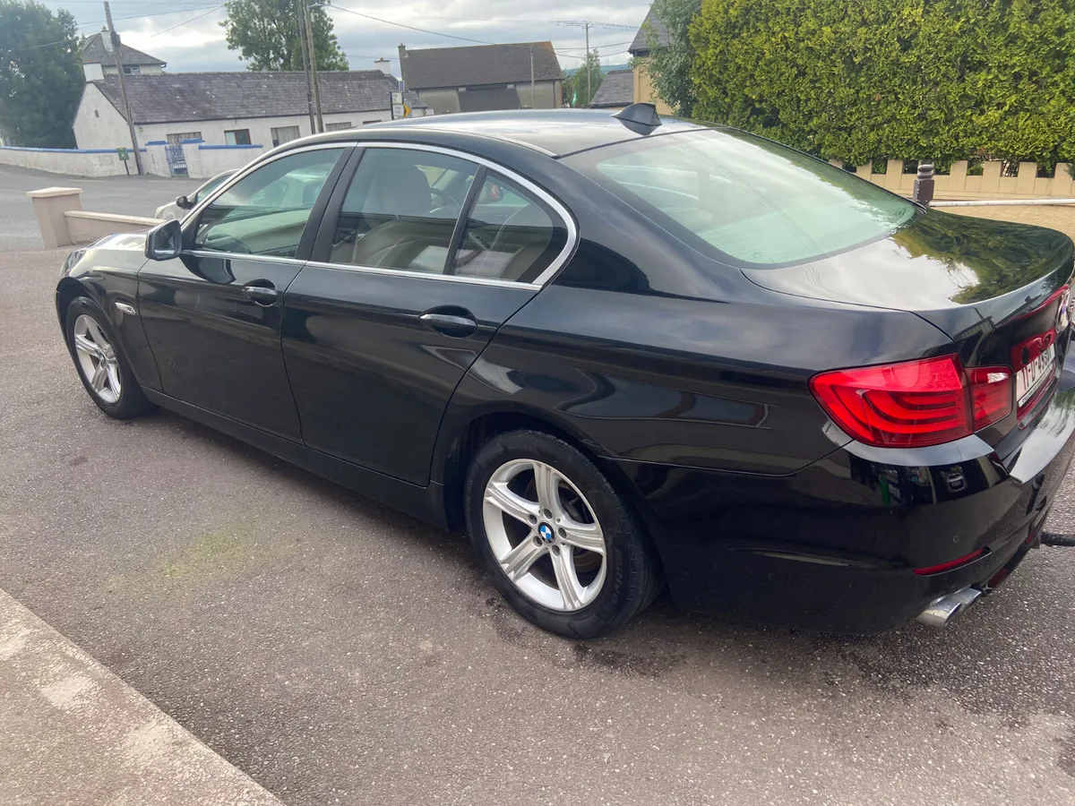 BMW 5-Series 2011 - Image 4