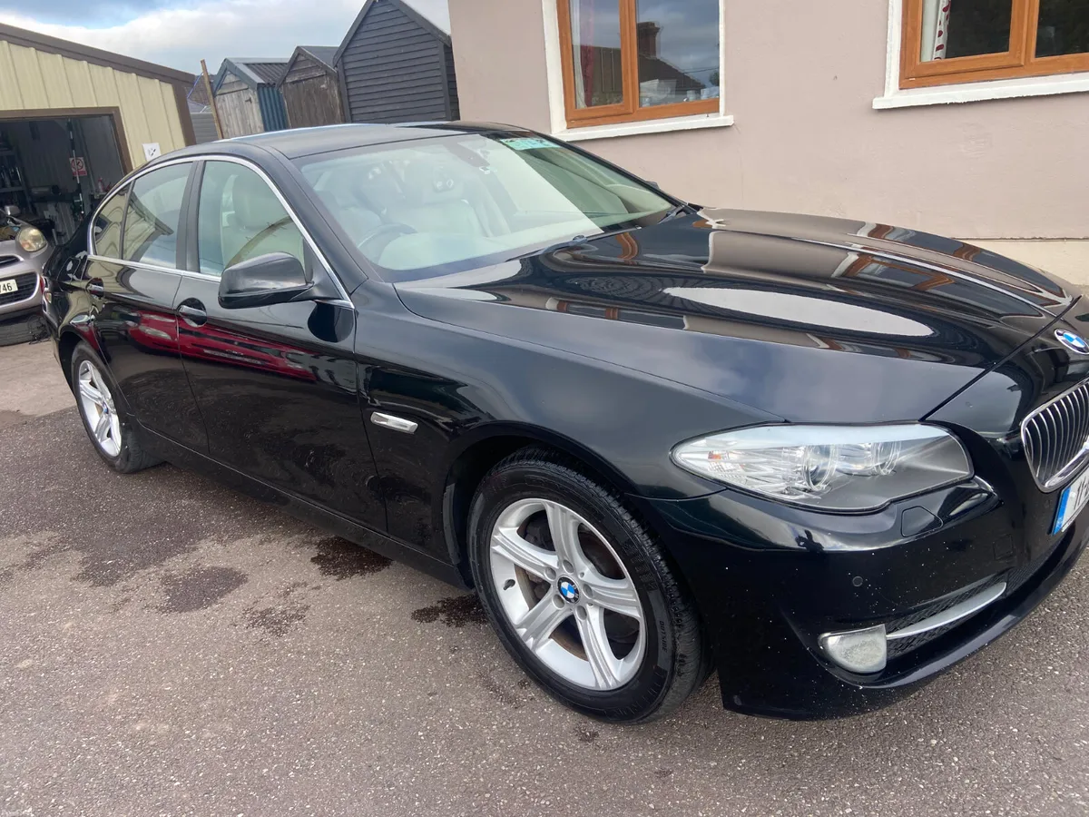 BMW 5-Series 2011 - Image 3
