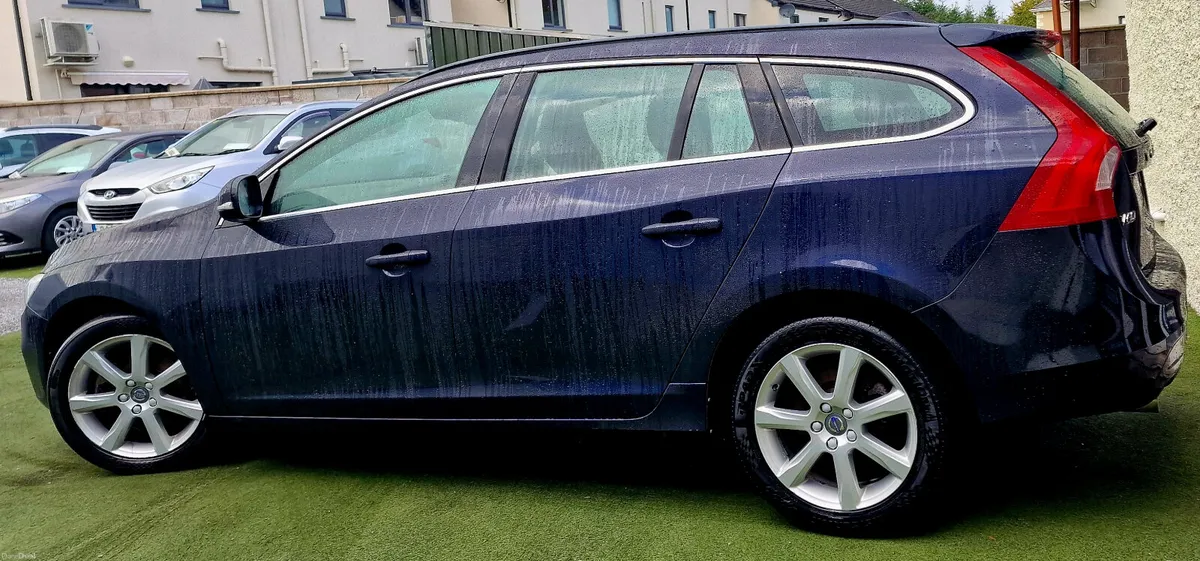 Volvo V60 2.0TD SPEC ED LEATHER NAV NCT TAX - Image 3