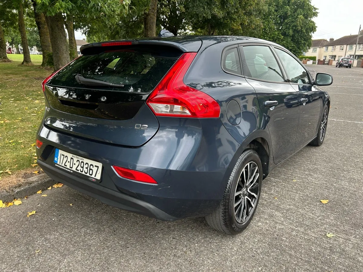 2017 Volvo V40 2.0 D2 Momentum // New NCT - Image 3