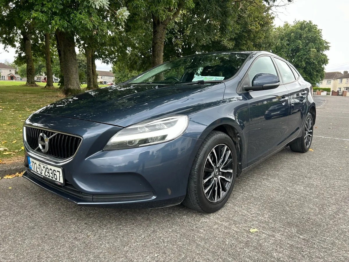 2017 Volvo V40 2.0 D2 Momentum // New NCT - Image 4