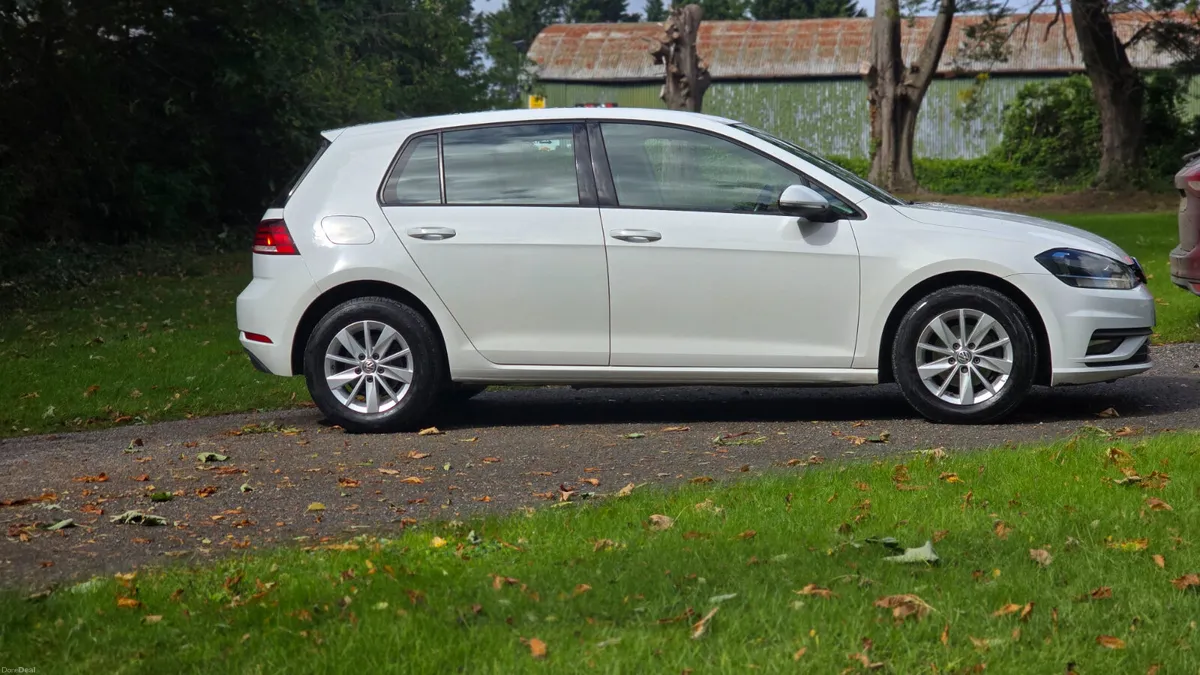 2018 Volkswagen Golf 1.6 TDI FL TRENDLINE - Image 3