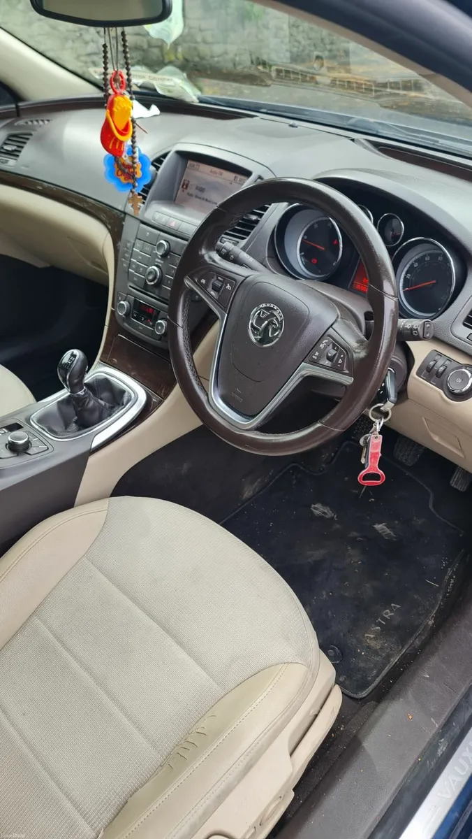 Vauxhall Insignia 2011 - Image 2