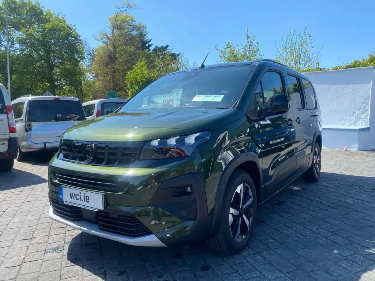 Wheelchair Taxi Auto Peugeot Rifter - Image 3