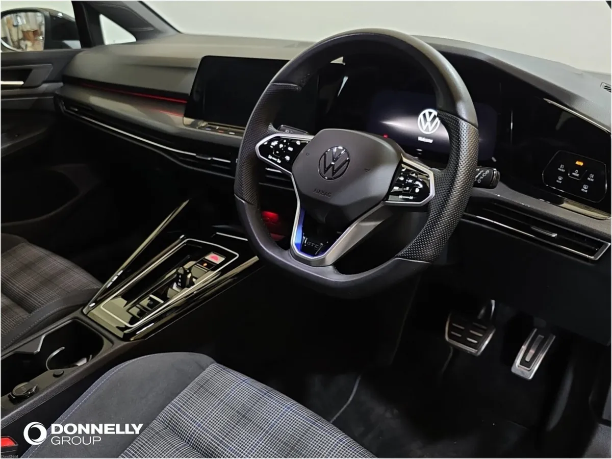 Volkswagen Golf Hatchback GTE - Image 4