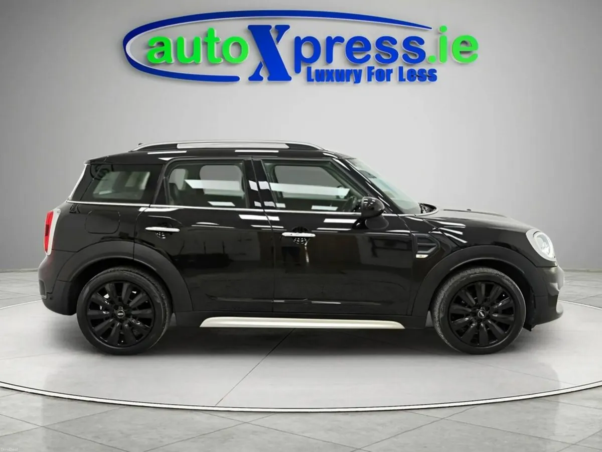 Mini Cooper CROSSOVER 2.0 Automatic, Reversing cam - Image 3