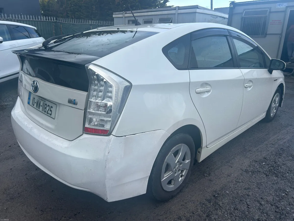 Toyota Prius 2010 AUTOMATIC HYBRID - Image 4