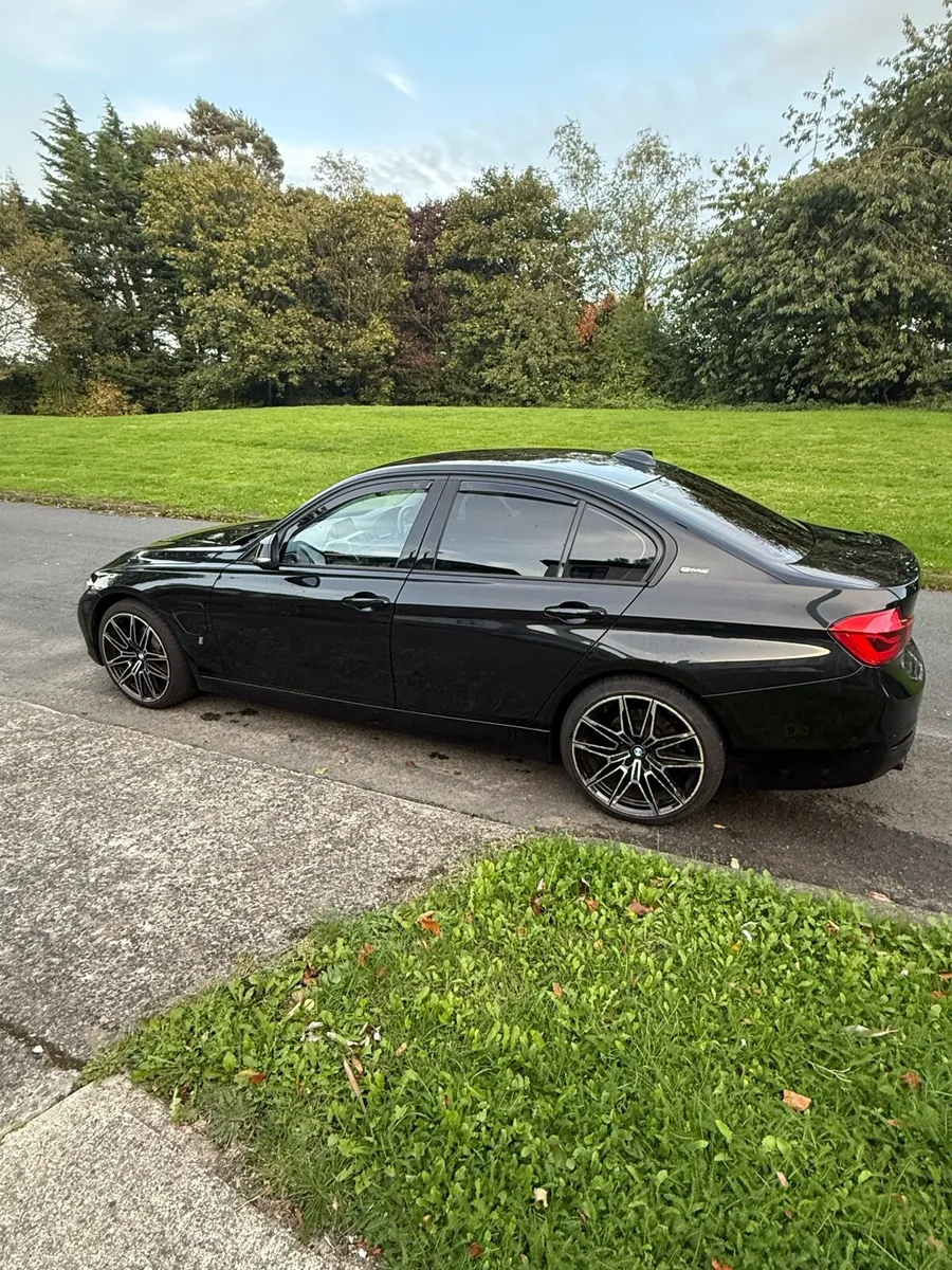 BMW 330 F30E Sport - Image 2