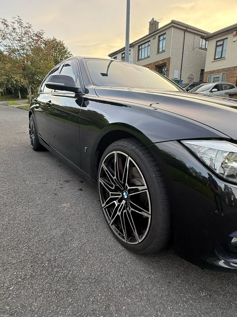 BMW 330 F30E Sport - Image 4