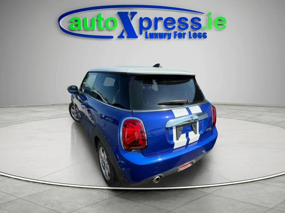 Mini Cooper 1.5 Automatic, Reversing camera - Image 3