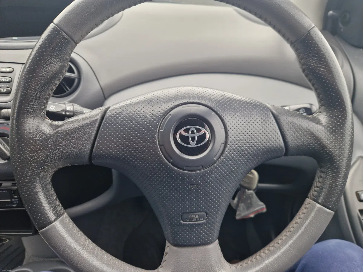 Toyota Yaris  LUNA 2002 - Image 6