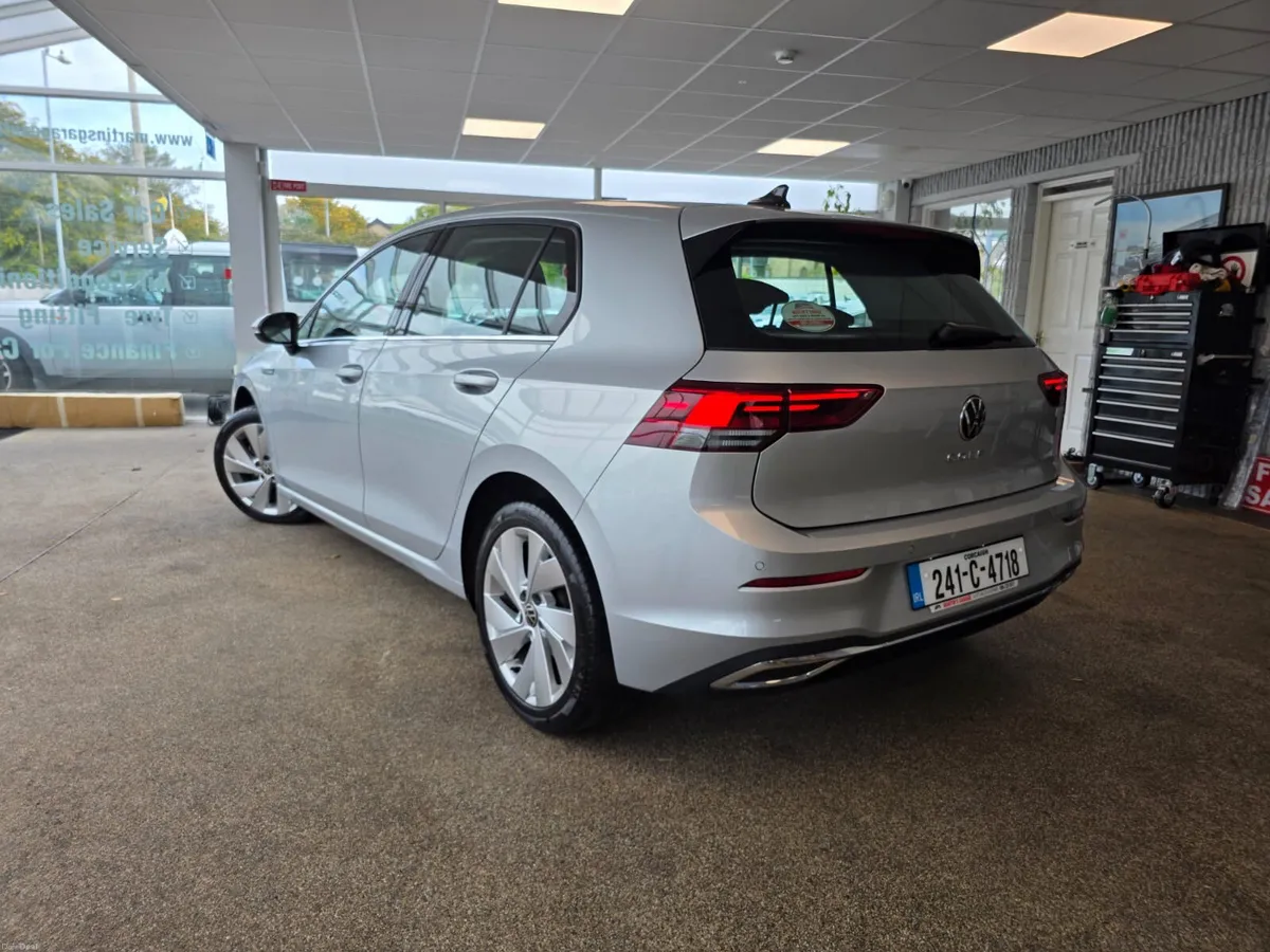 Volkswagen Golf Style 2.0 TDI  2024 - Image 4