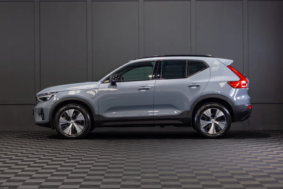 222 Volvo XC40 T4 Plus - Image 3