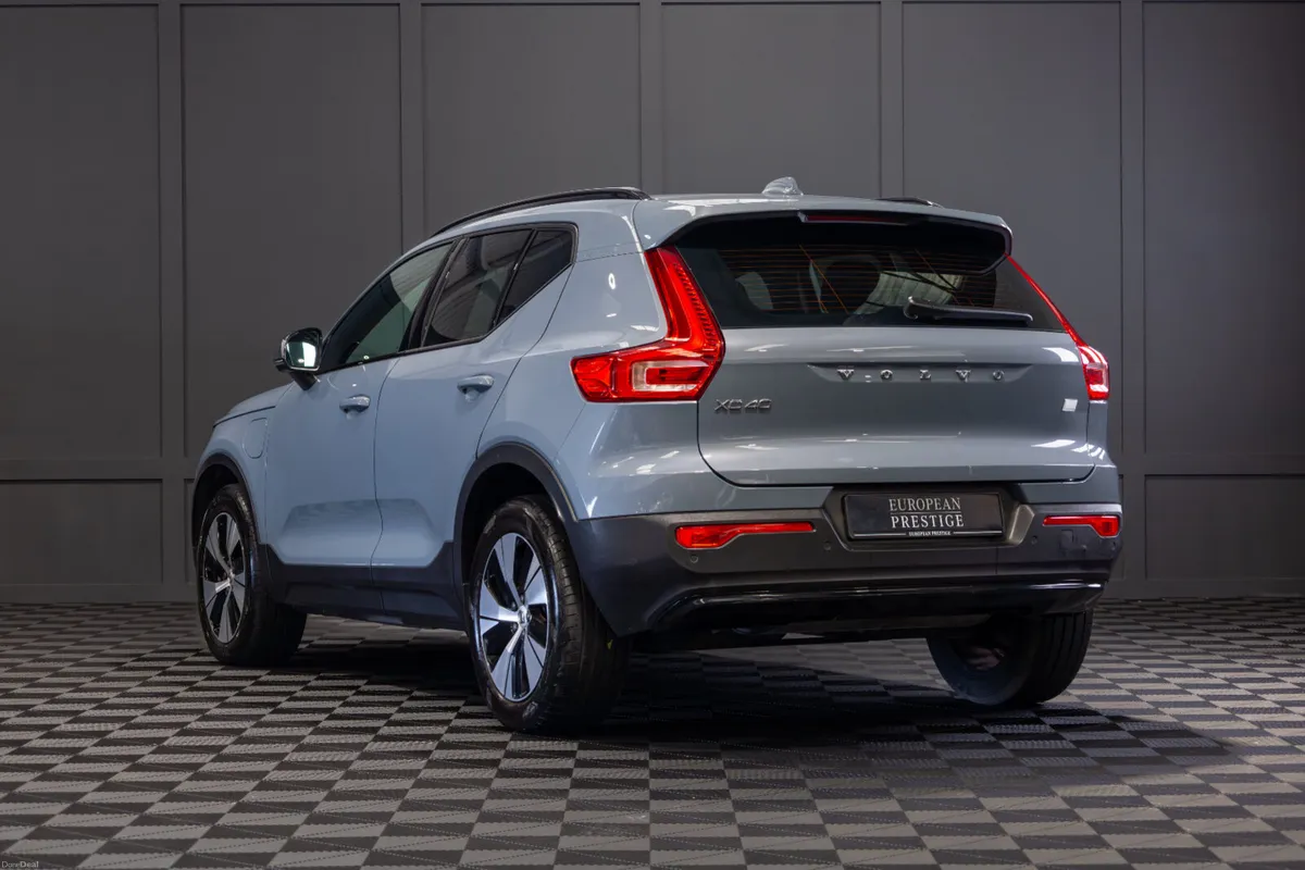 222 Volvo XC40 T4 Plus - Image 4
