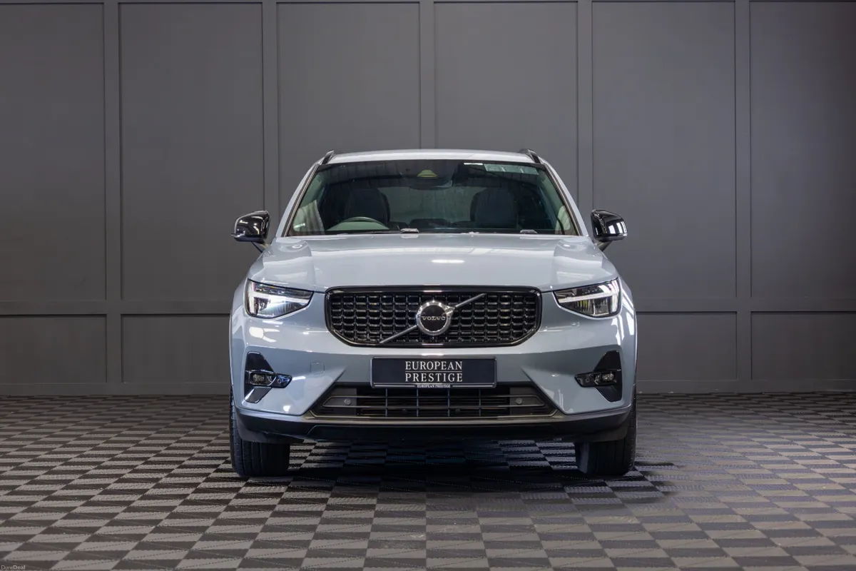 222 Volvo XC40 T4 Plus - Image 2