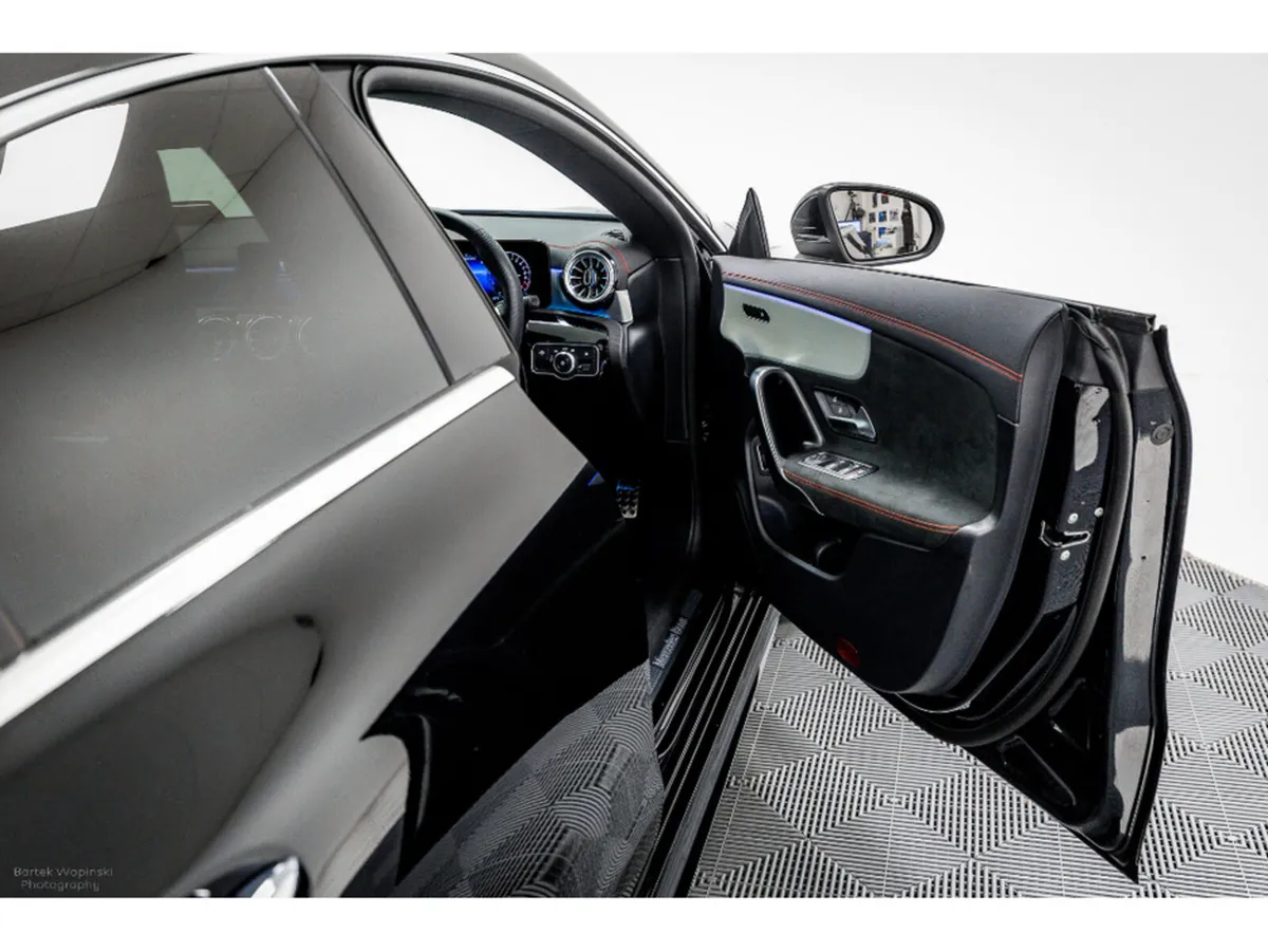 Mercedes-Benz CLA 250E AMG Line Executive PHEV Aut - Image 2