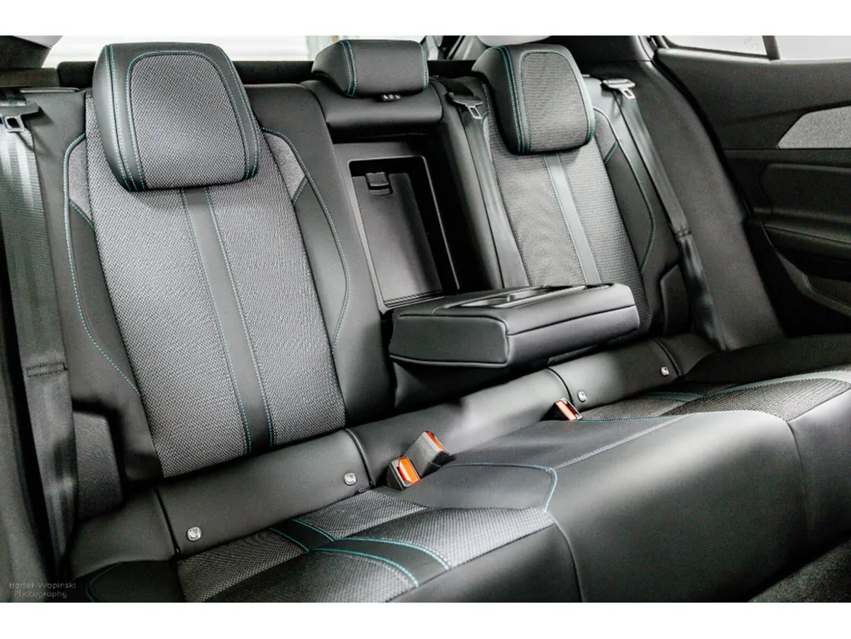 Peugeot 408 *All new Fully Electric 408* E-Allure - Image 4