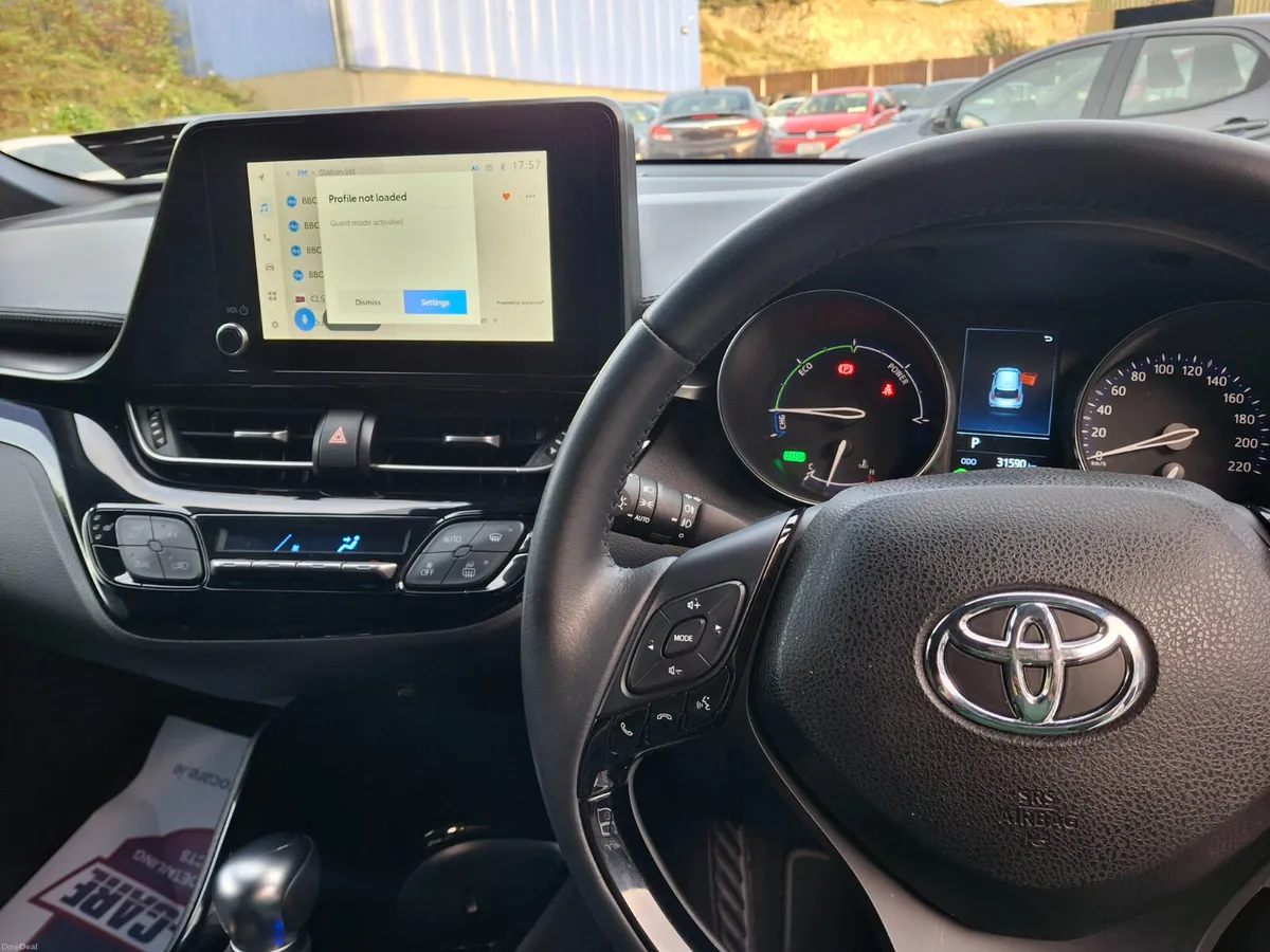 TOYOTA CHR 2023 SPORT 1.8 PETROL HYBRID - Image 4
