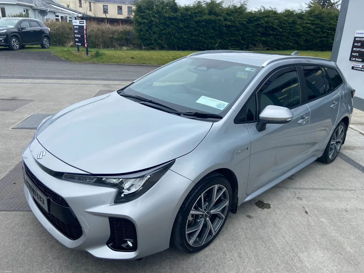 Suzuki Swace 1.8 Hybrid SZ-T CVT - Image 4