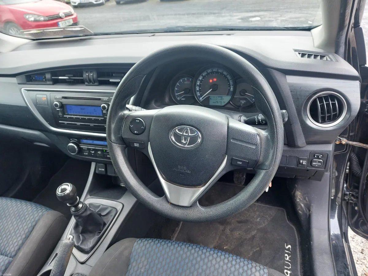Toyota Auris 2015 - Image 3