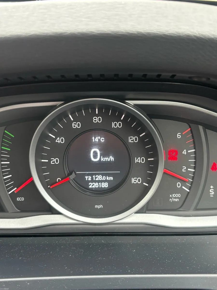 Volvo S60 2.0 Diesel Auto NCT 5/26 €190 Tax - Image 4