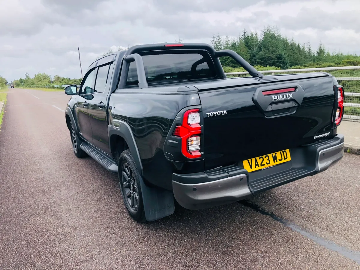 2023 Toyota Hilux Invincible x - Image 3