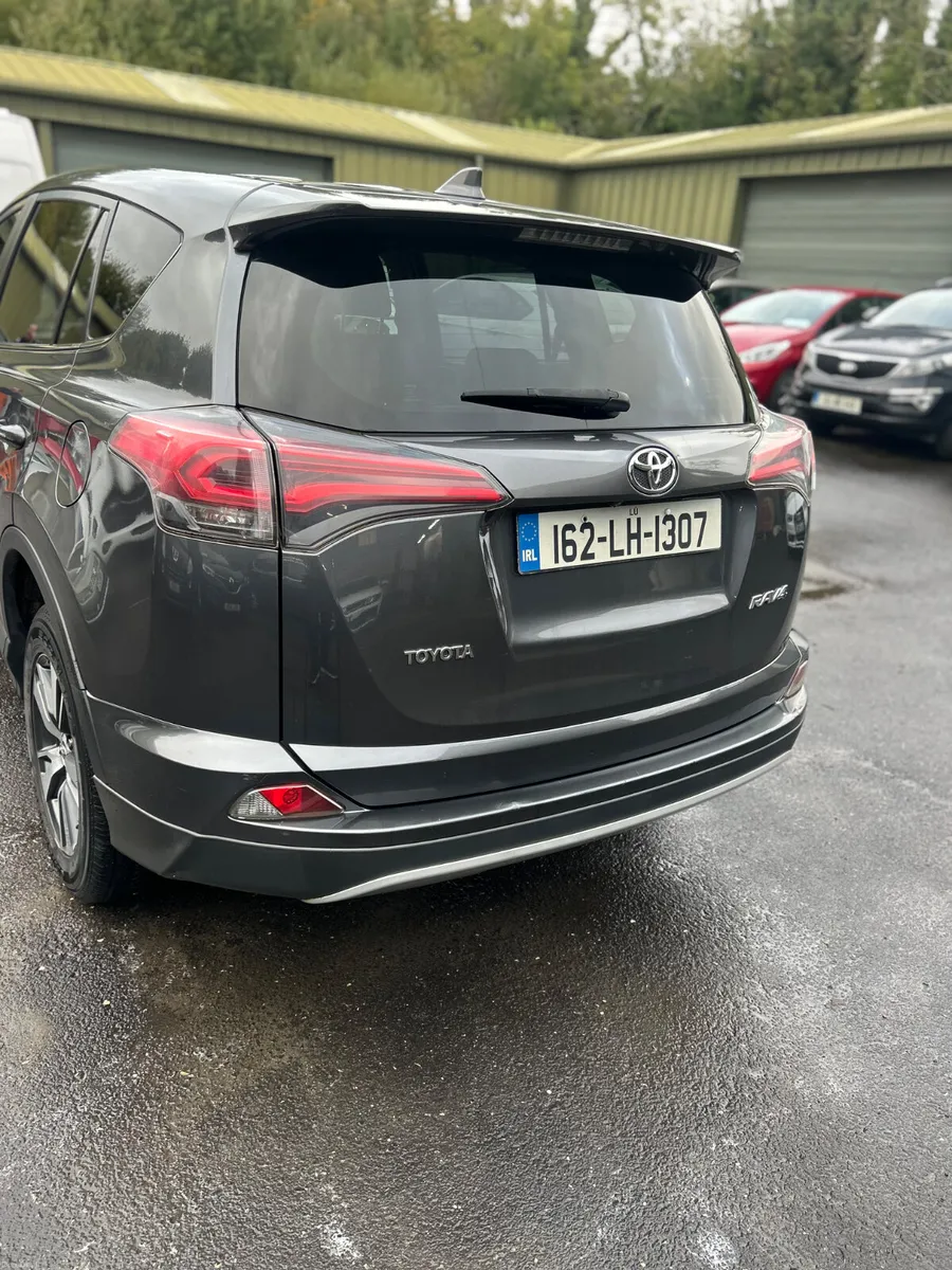 Toyota RAV4 2016 - Image 2