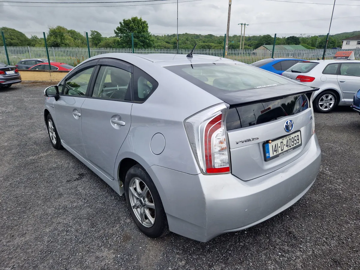 2014 Toyota Prius 1.8 VVTI Hybrid - Image 6