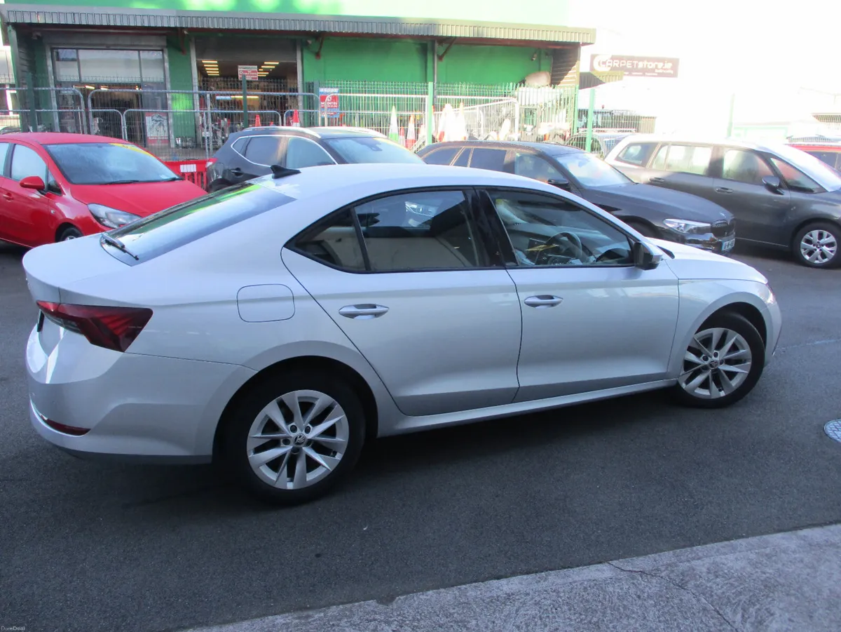 Skoda Octavia 2.0TDI Ambition  2022 - Image 4