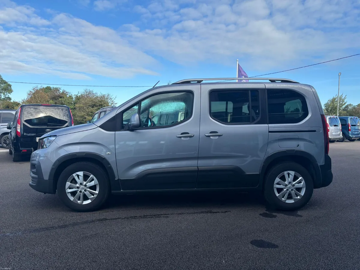 Wheelchair Car - Image 4