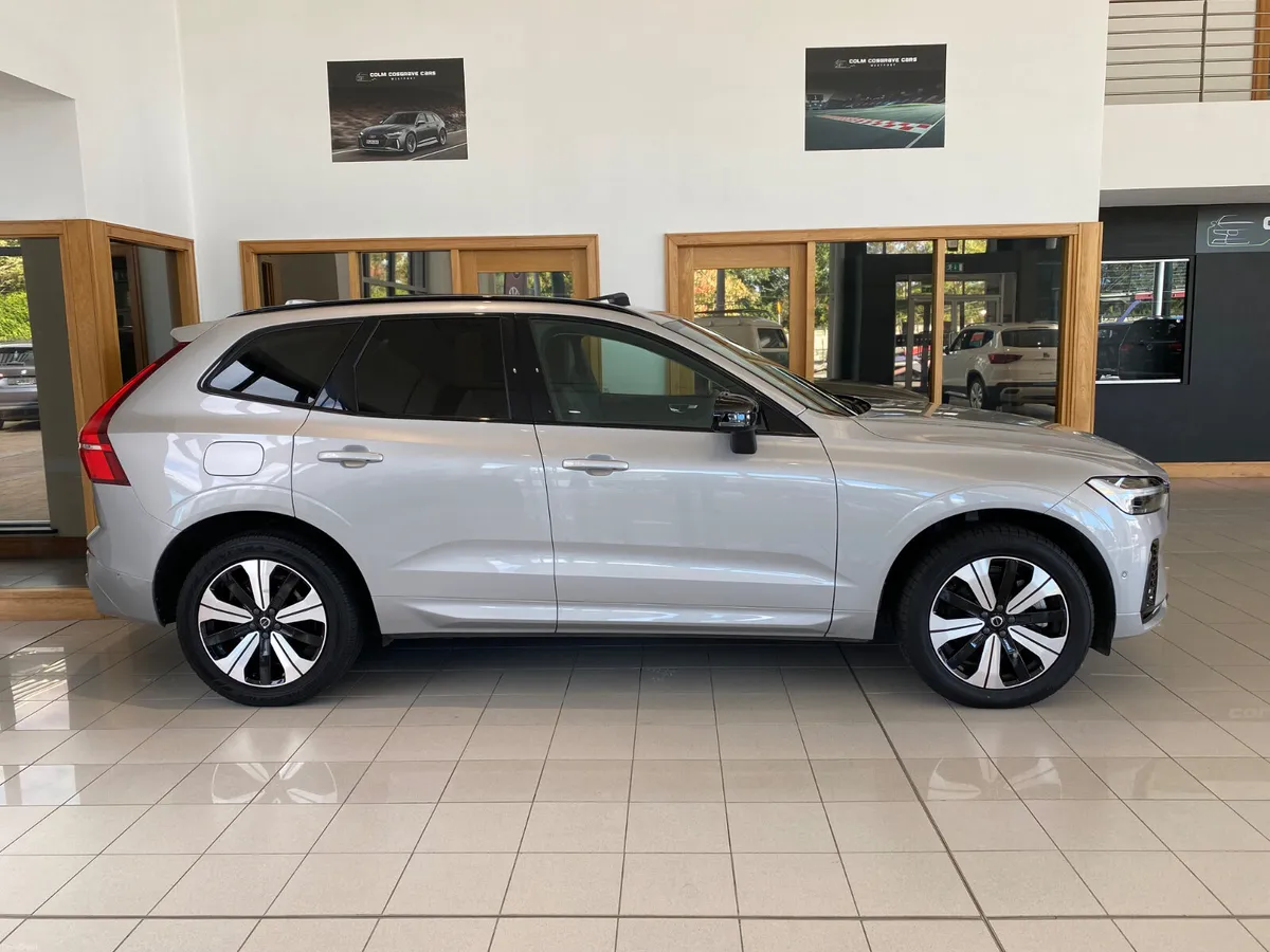 Volvo XC60 2023 - Image 2