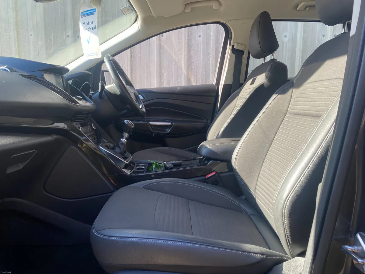 Ford Kuga 2018//TITANIUM//FINANCE AVAILABLE// - Image 4