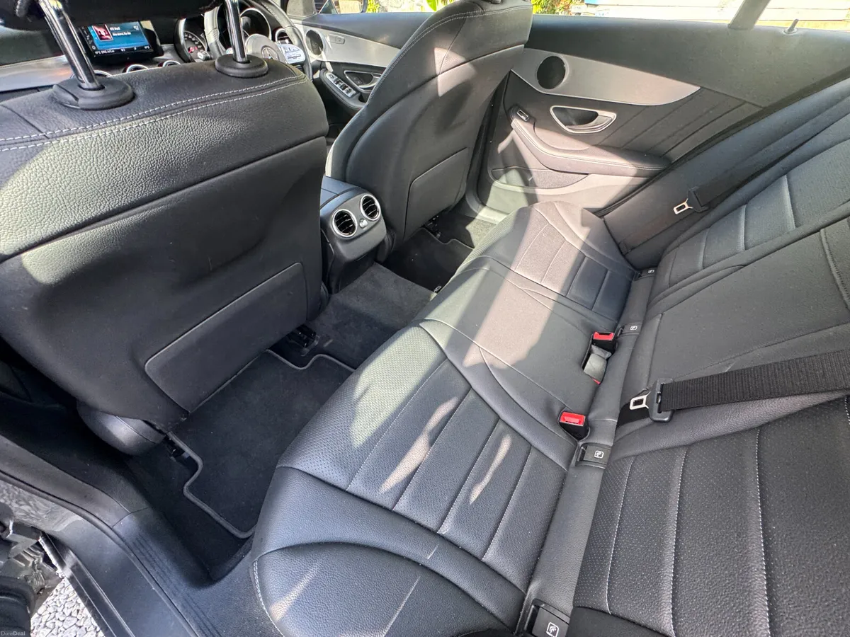 2019 Mercedes C300 AMG Line 4Matic - Image 4