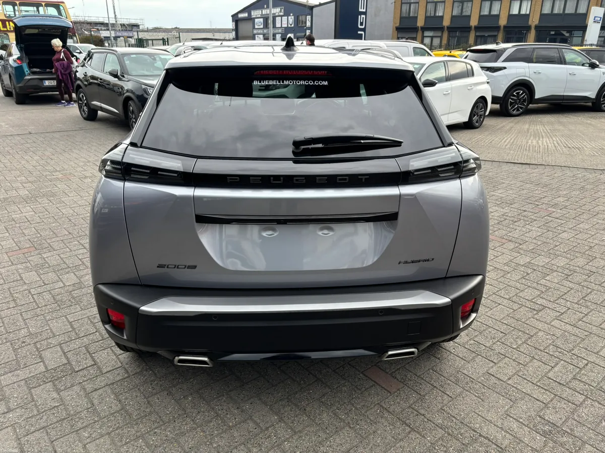 NEW Peugeot 2008 hybrid - Image 4