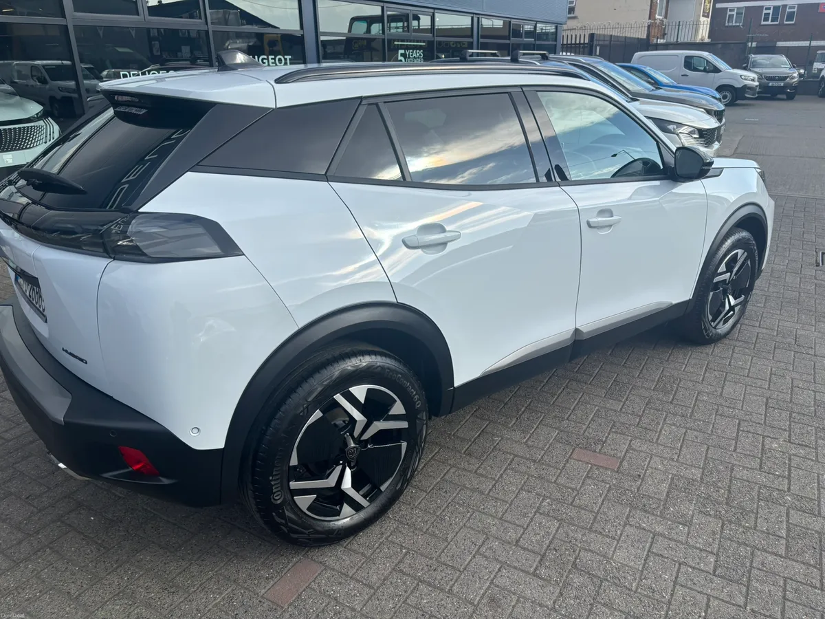 NEW Peugeot 2008 hybrid - Image 4