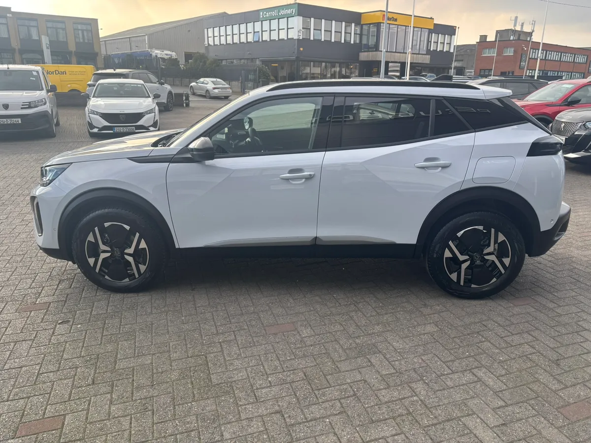 NEW Peugeot 2008 hybrid - Image 6
