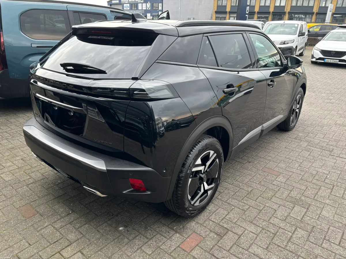 NEW Peugeot 2008 hybrid - Image 3