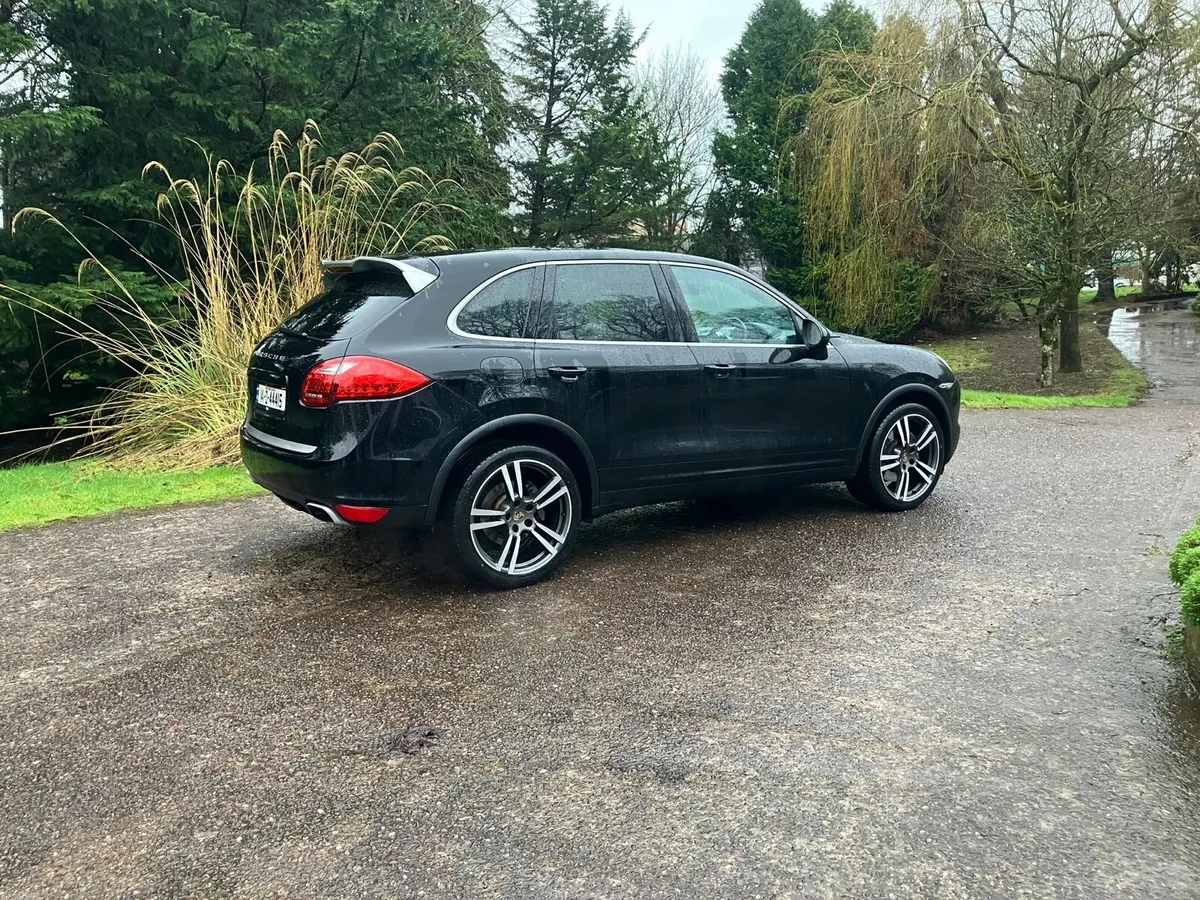 Porsche Cayenne 3.0 V6 Platinum Edition - Image 4
