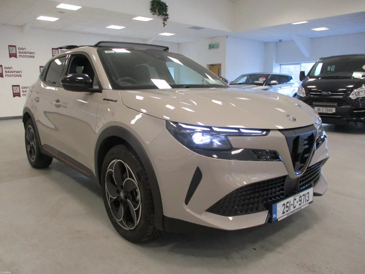 Alfa Romeo Junior  SPECIALE EV 2025 - Image 2