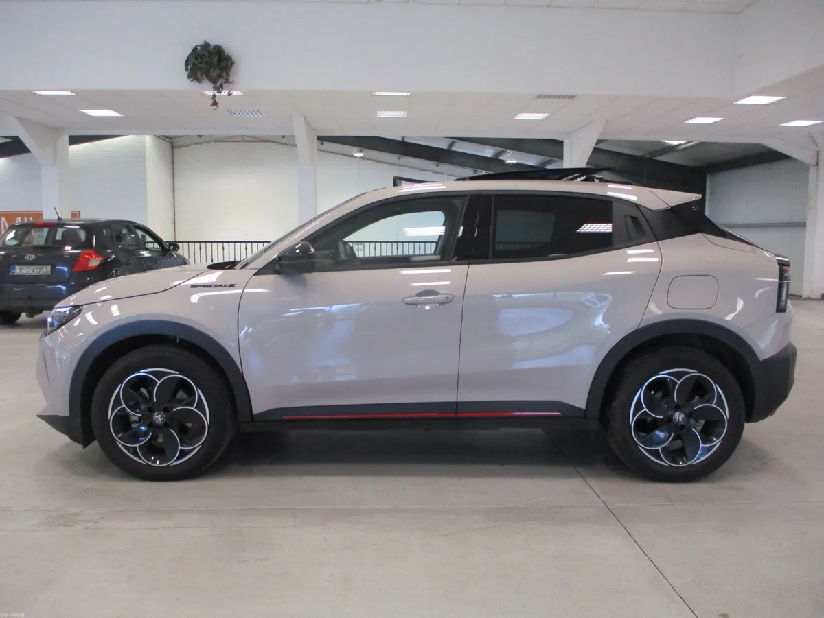 Alfa Romeo Junior  SPECIALE EV 2025 - Image 1