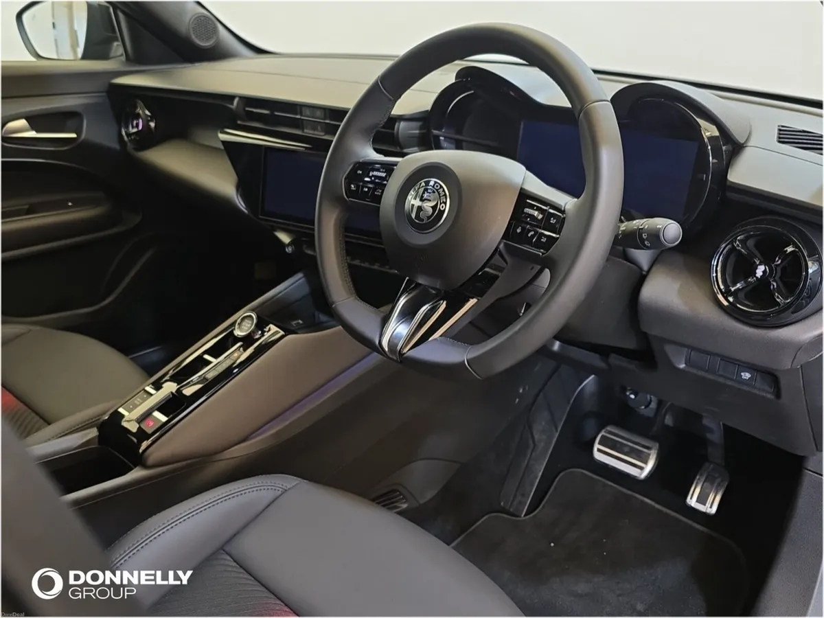 Alfa Romeo Junior Electric Hatchback Speciale - Image 4