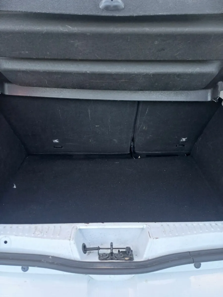 Dacia Sandero 2015 - Image 2